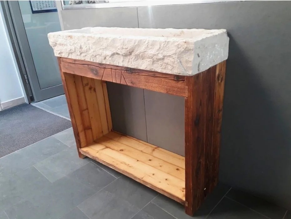 Waschtisch aus Altholz mit Steinbecken